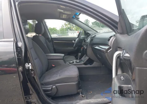 2011 Kia Sorento Lx z USA, uszkodzony, nr VIN 5XYKT3A12BG004797